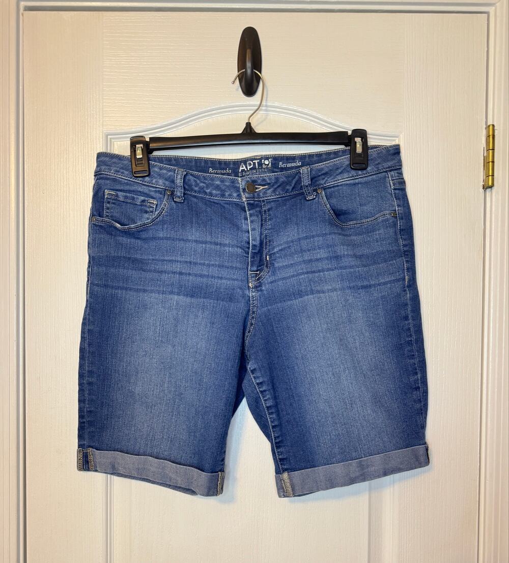 WOMENS -Bermuda Shorts-Apt.9- Size 14